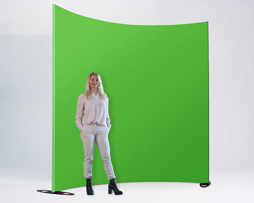 Expand Greenscreen auf Standfüßen gebogen