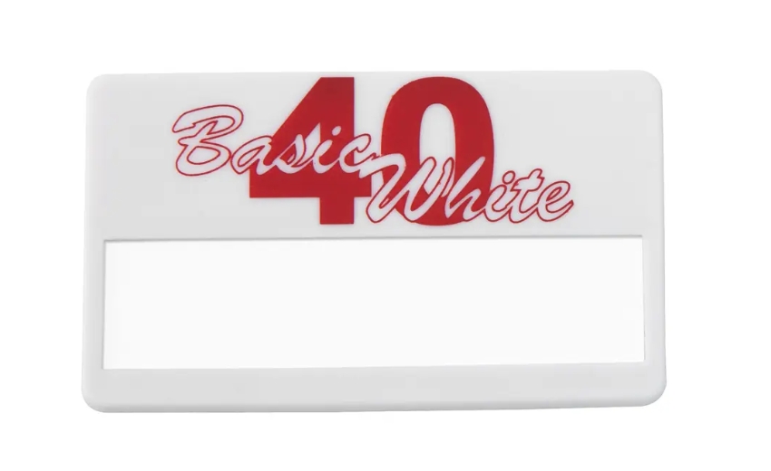 Namensschild „Basic 40” in silber und weiß