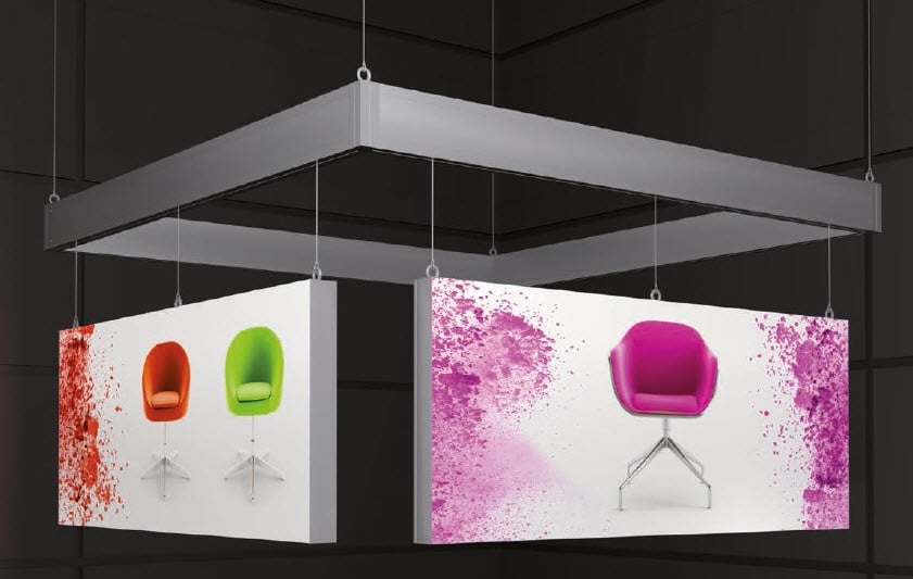 octalumina_zur_vertikalen_abhngung_kategorie-2JAxfm5oDkANRf System aus zwei Leuchtwandelementen zur vertikalen Abhängung an einem quadratischen Rahmen aus Aluminium.